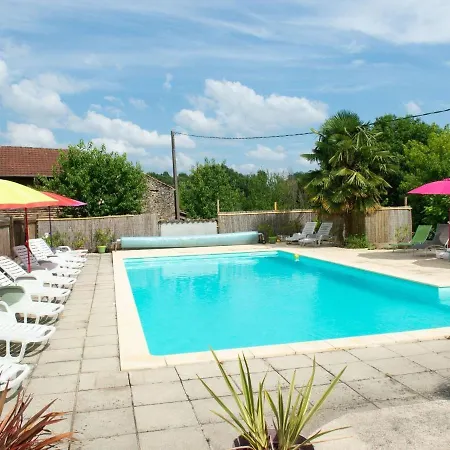 Dom wakacyjny Plush Holiday In Lacapelle-biron With Garden