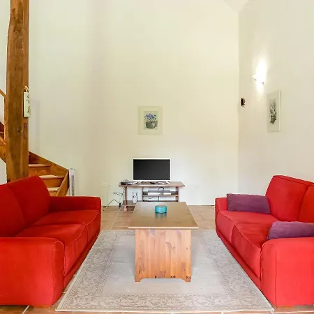 Dom wakacyjny Plush Holiday In Lacapelle-biron With Garden *