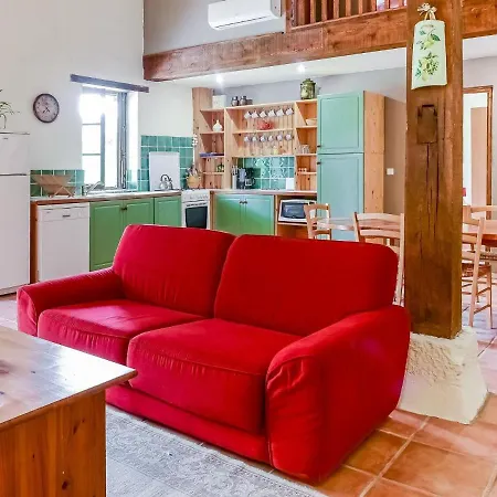Dom wakacyjny Plush Holiday In Lacapelle-biron With Garden *