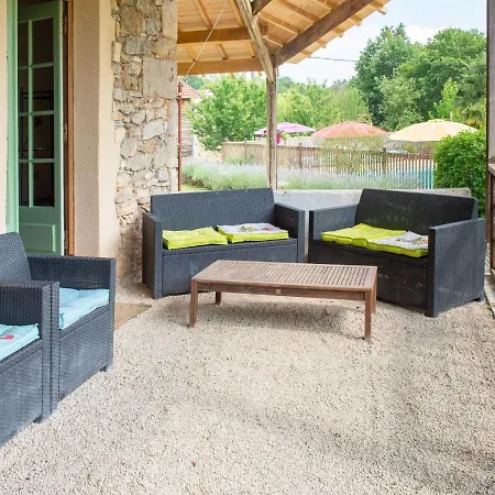 Dom wakacyjny Plush Holiday In Lacapelle-biron With Garden